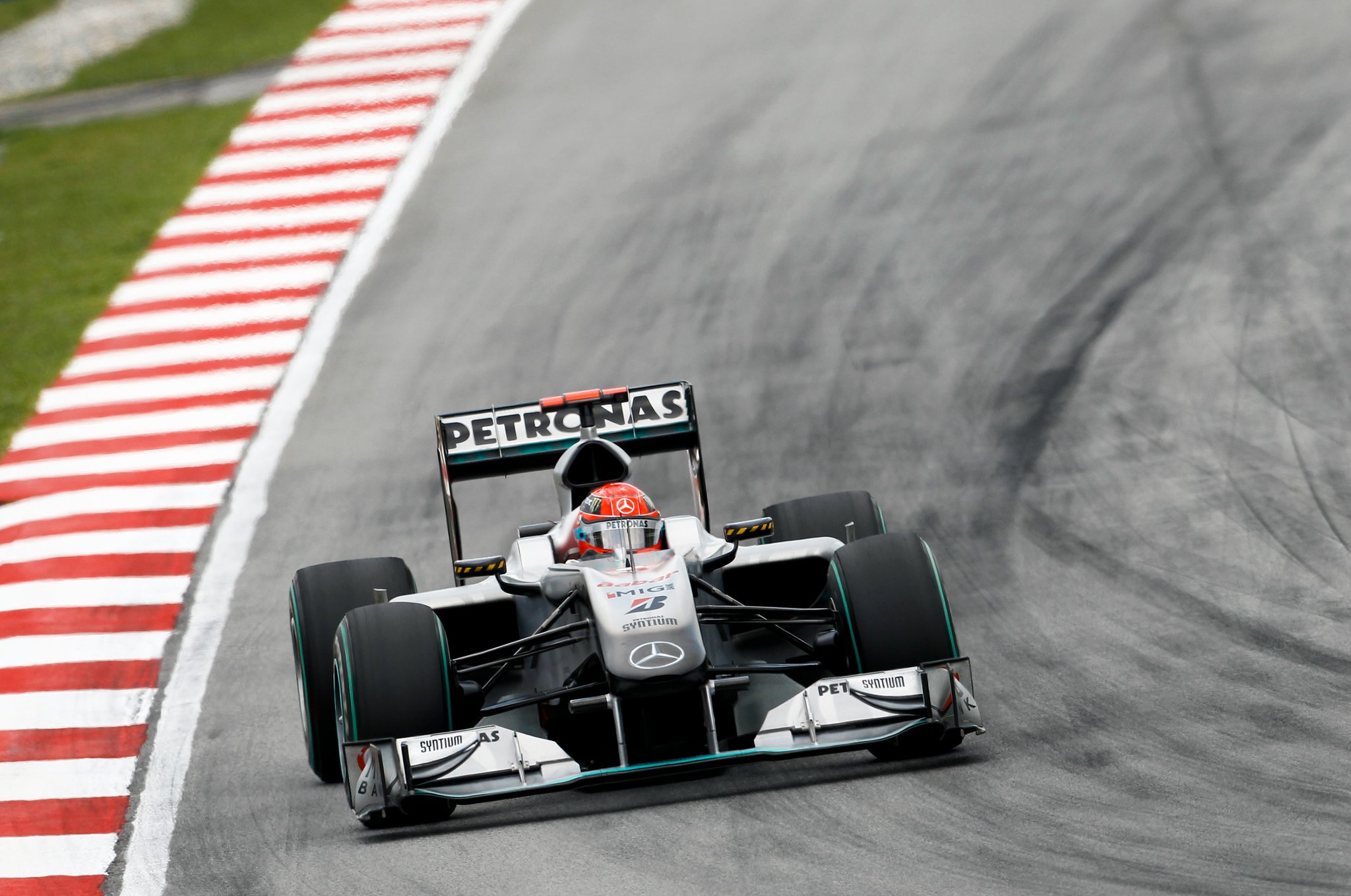 IMAGES X, @MercedesAMGF1