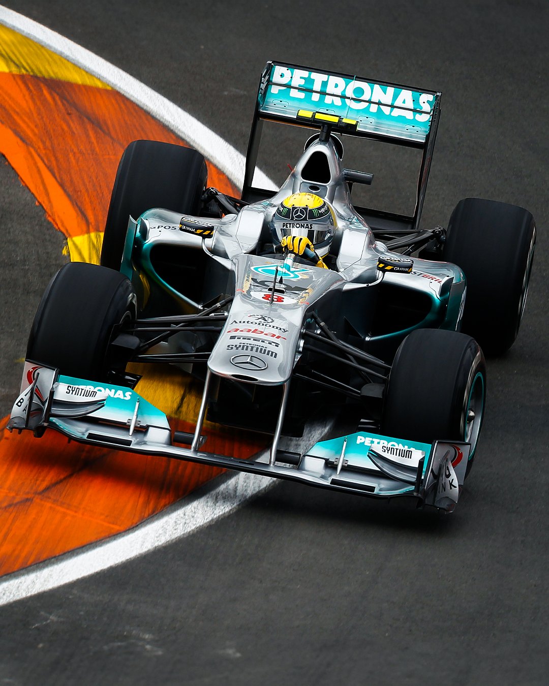 IMAGES X, @MercedesAMGF1