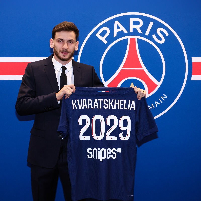 ¡Cambio de aires! Khvicha Kvaratskhelia ficha por el PSG hasta 2029