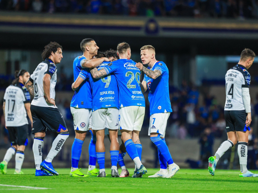 Cruz Azul sufre pero logra vencer a Querétaro