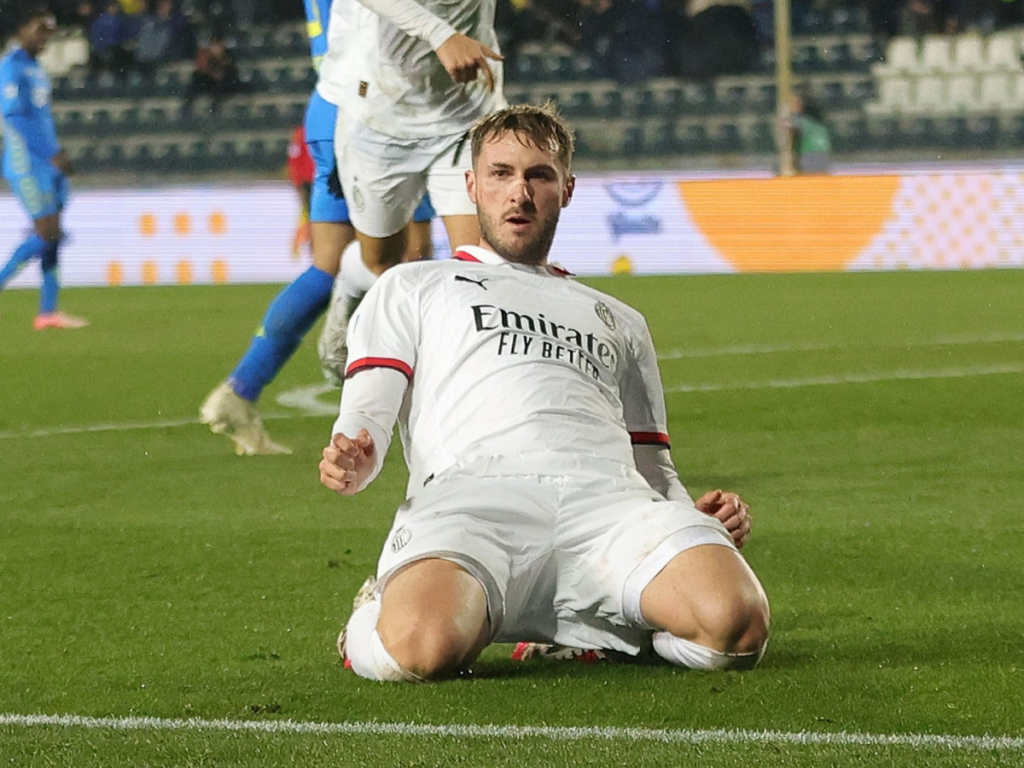 Debut y gol para Santi Giménez en Serie A