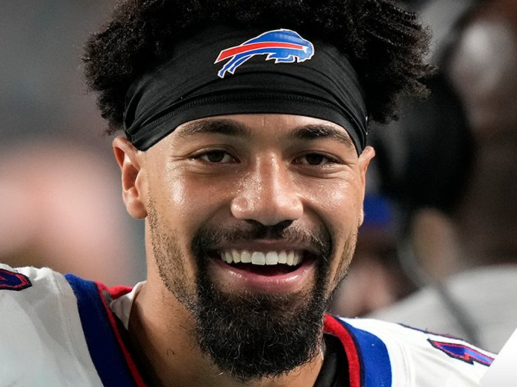 Khalil Shakir continuará con los Bills