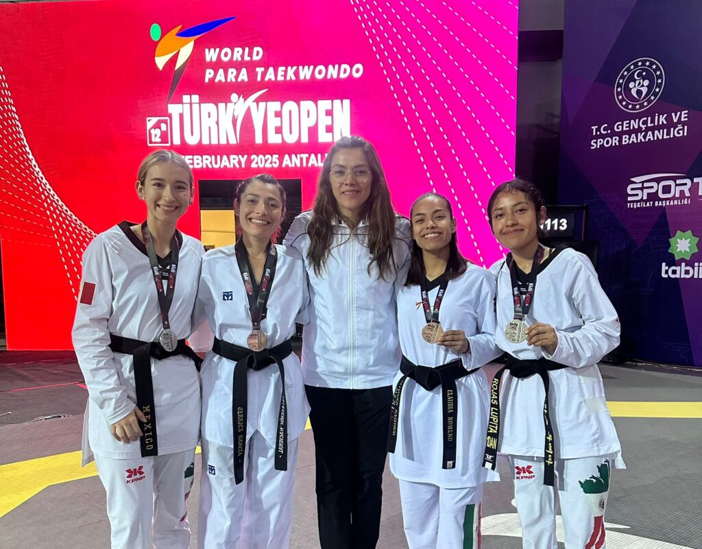 Seleccionadas nacionales de para taekwondo medallistas en el Abierto de Turquía 2025/Imagen: CONADE