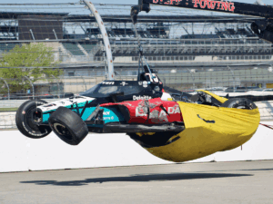 TAKUMA SATO, EX PILOTO DE F1, SUFRIÓ ACCIDENTE EN INDYCAR