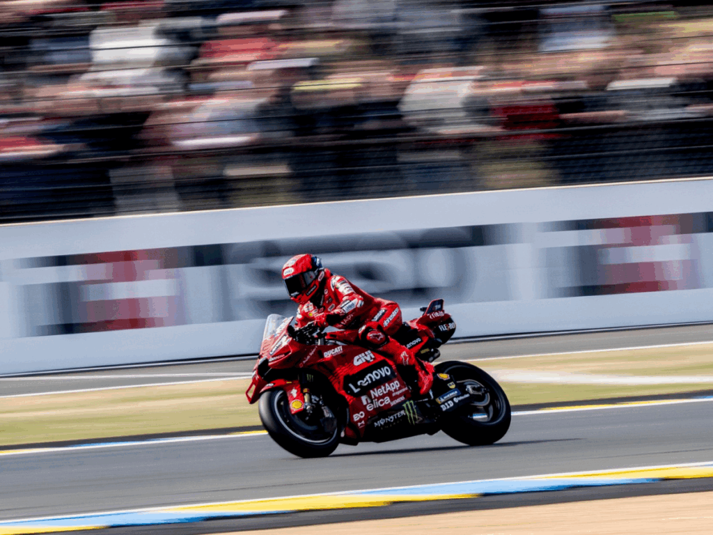 MARC MÁRQUEZ VOLÓ EN LE MANS Y ROMPE RÉCORD