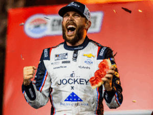 ROSS CHASTAIN DE ÚLTIMO A GANAR LA COCA-COLA 600
