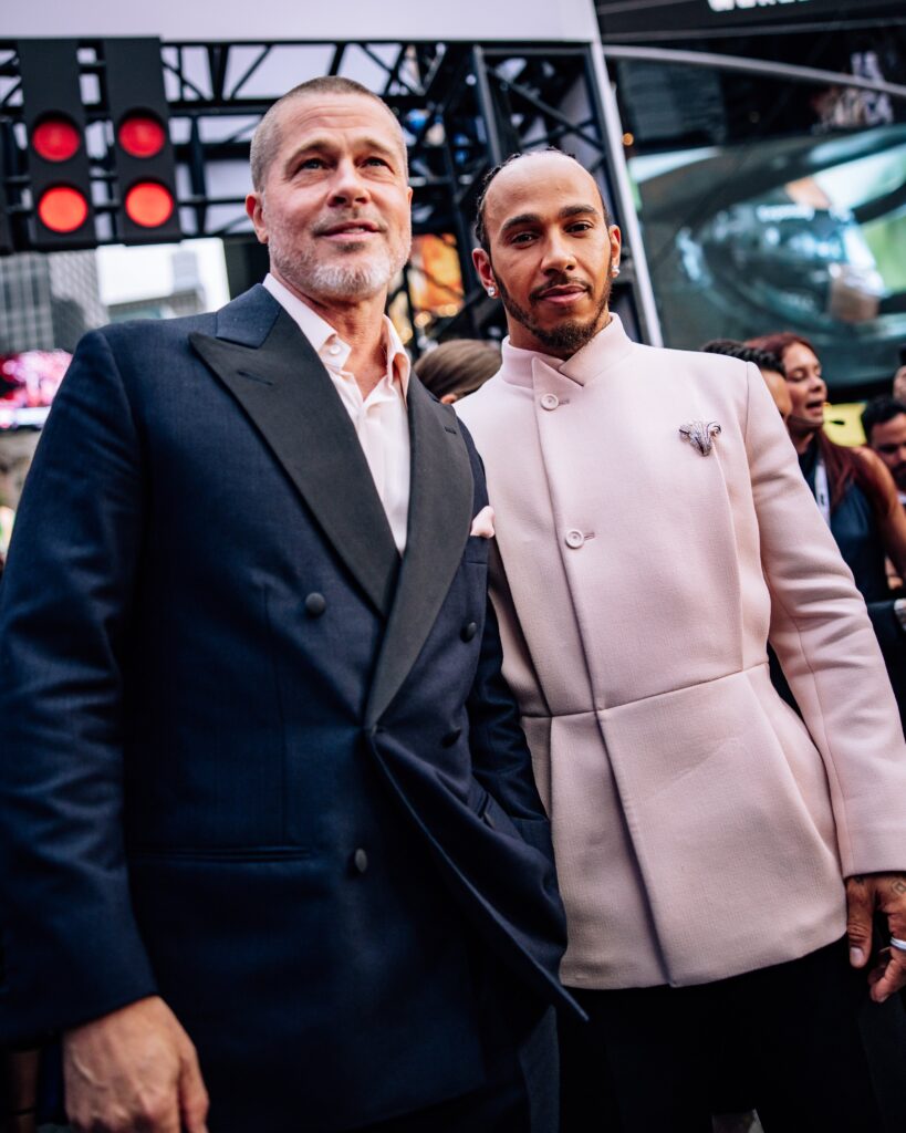 Brad Pitt y Lewis Hamilton en la alfombra roja/Imagen: X (@F1)