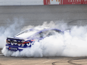 DENNY HAMLIN REGRESÓ A LA VICTORIA EN MICHIGAN