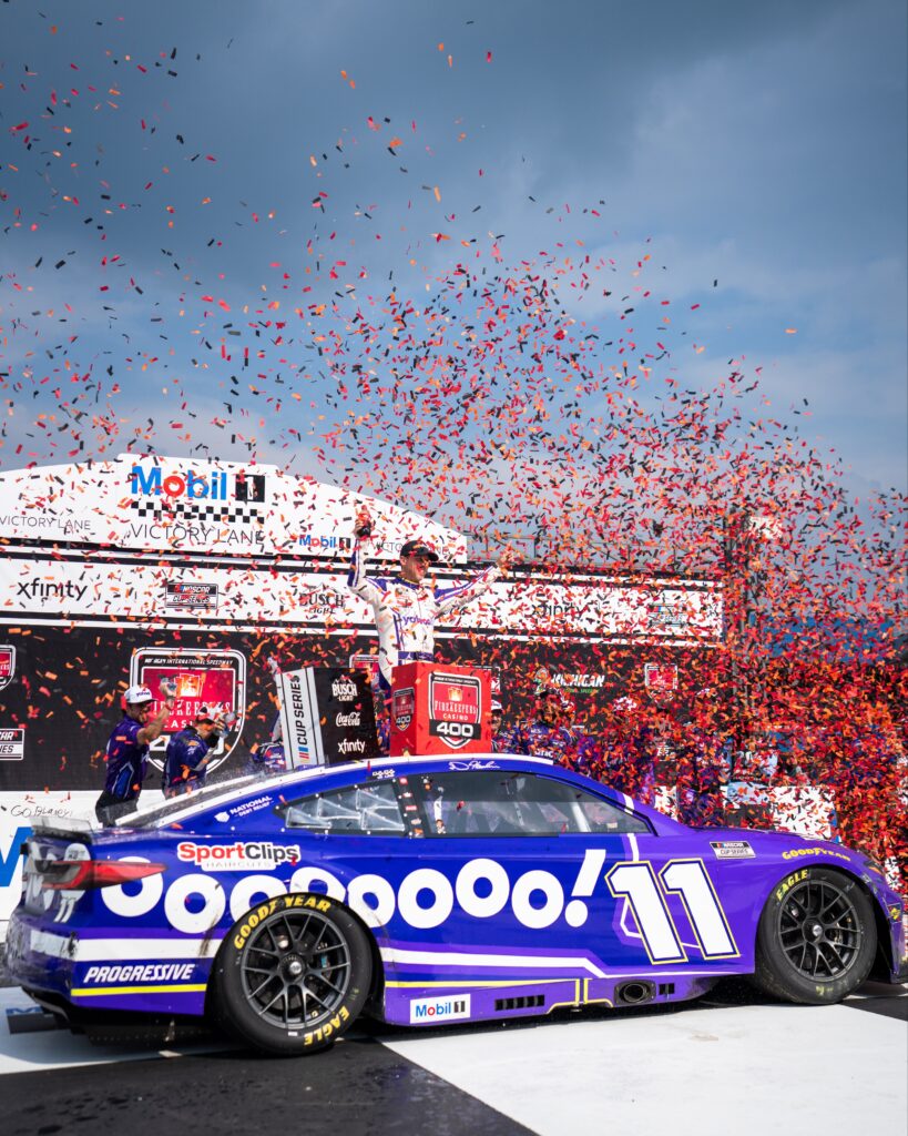 Denny Hamlin consiguió su tercer triunfo de la temporada/Imagen: X (@NASCAR)