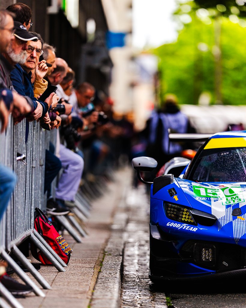 Los fanáticos pudieron estar cerca de los autos/Imagen: X (@24hoursoflemans)