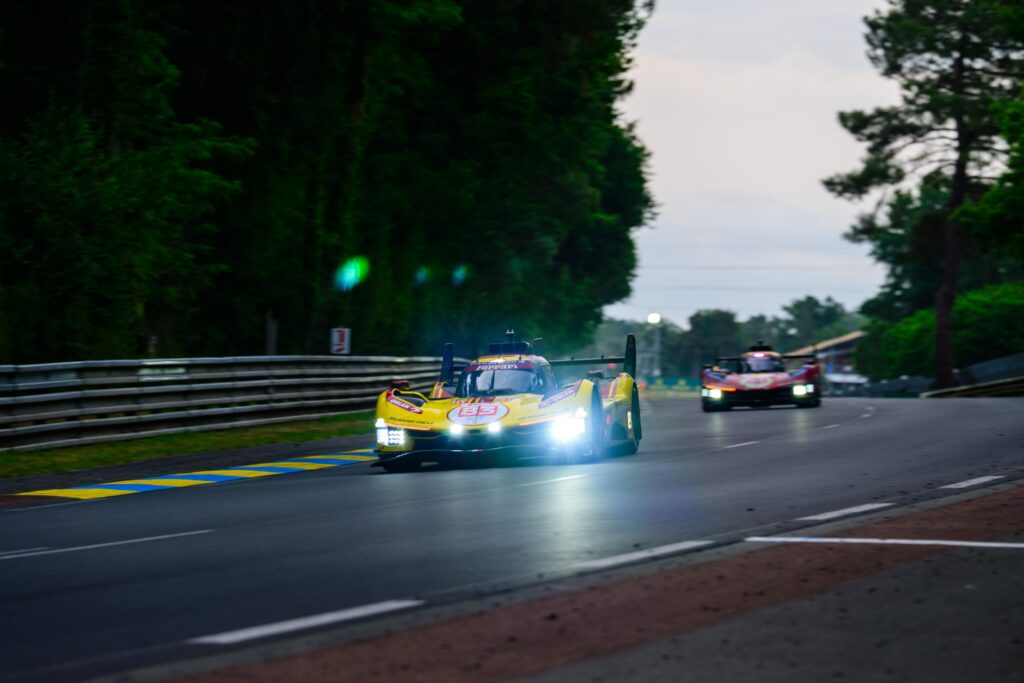 Una pelea intensa entre Ferrari y Porsche/Imagen: X (@24hourseoflemans)