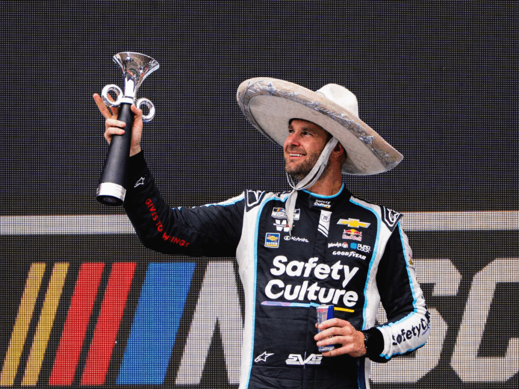 VAN GISBERGEN TRIUNFÓ EN LA PRIMERA CARRERA DE NASCAR EN MÉXICO