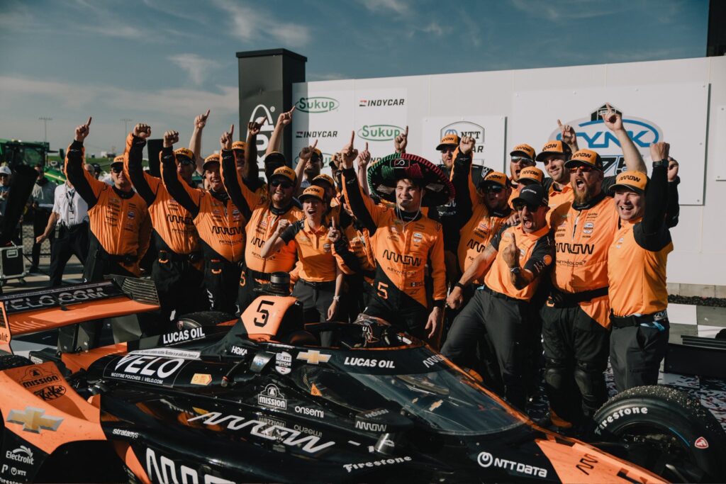 O'Ward rebasó y defendió con gran categoría en Iowa/Imagen: X (@PatricioOWard)