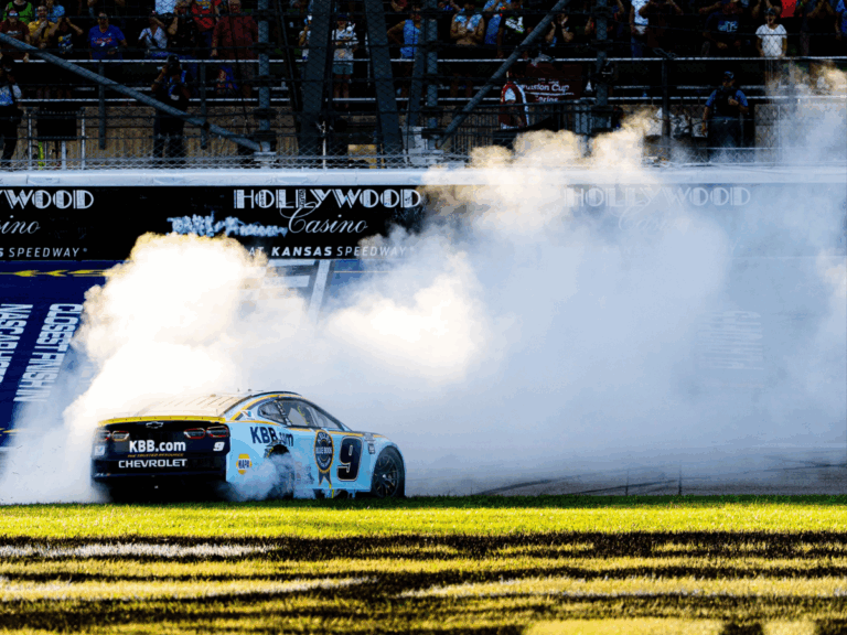 CHASE ELLIOTT PASÓ A LOS MEJORES 8 EN UN FINAL CARDIACO