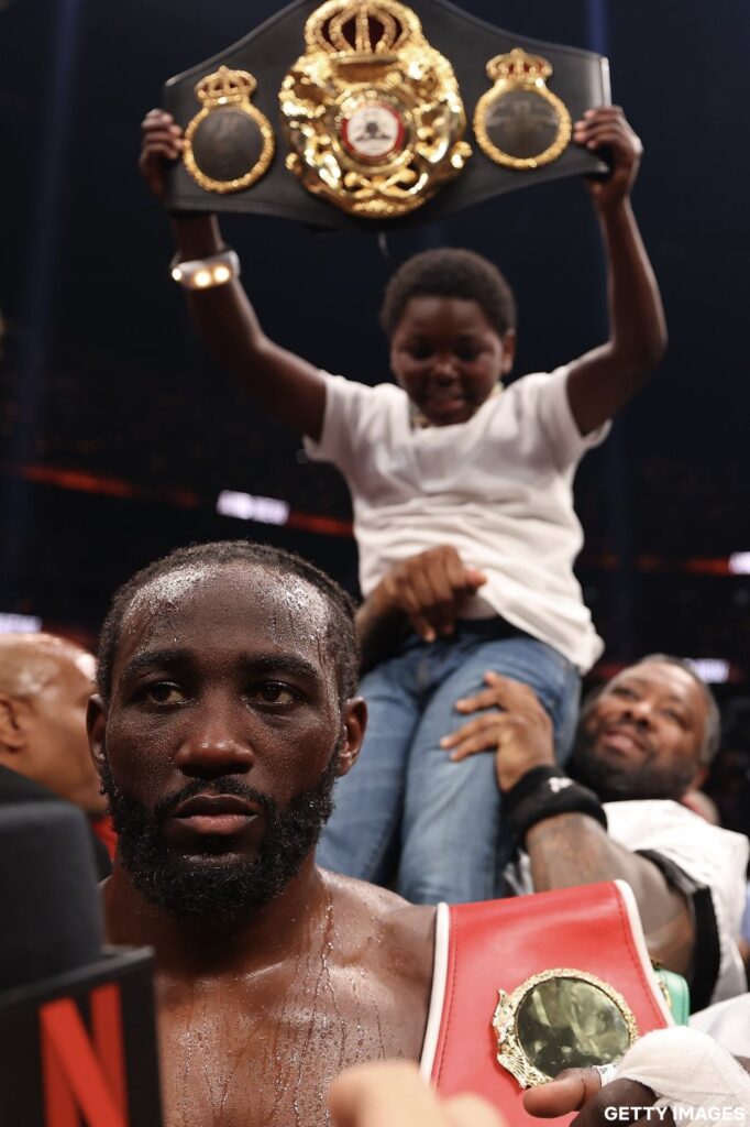 Crawford le arrebató el campeón indiscutoble supermediano al "Canelo"/Imagen: X (@netflix)