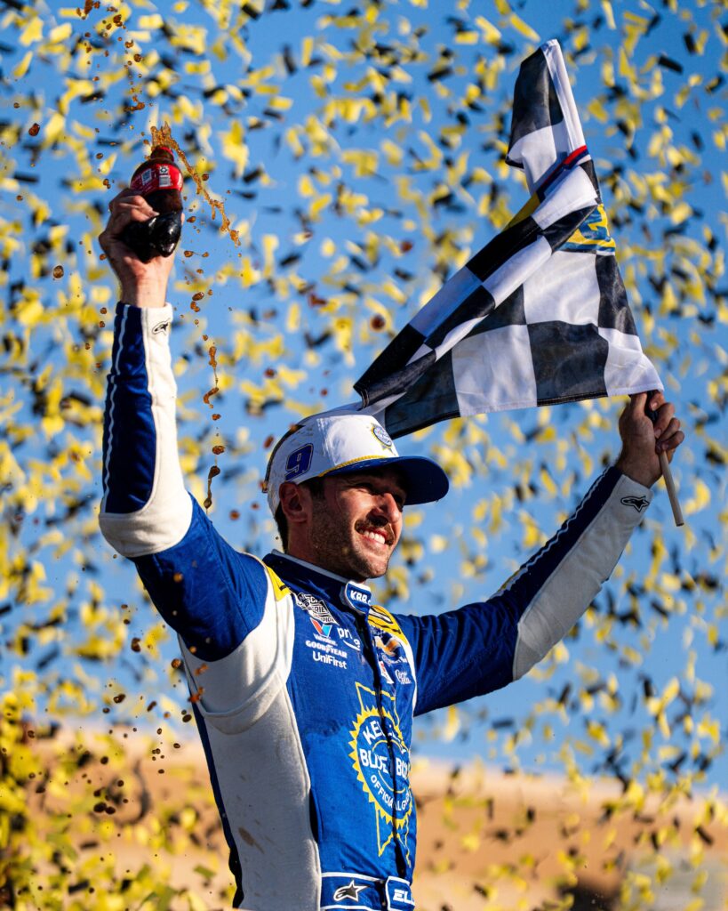 Elliott sorprendió con su victoria/Imagen: X (@NASCAR)