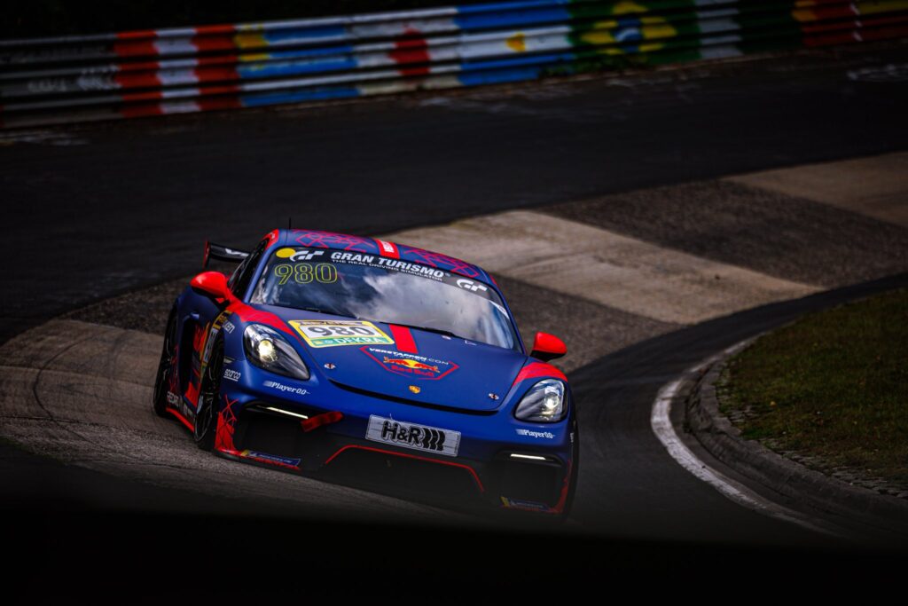 Verstappen obtuvo su licencia sobre un Porsche Cayman/Imagen: X (@Max33Verstappen)