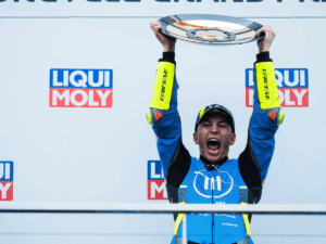 RAÚL FERNÁNDEZ GANÓ POR PRIMERA VEZ EN MOTOGP