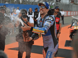 ÁLEX MÁRQUEZ GANÓ EL ÚLTIMO SPRINT DEL AÑO EN VALENCIA