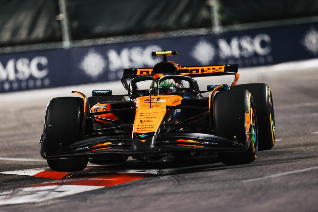 Los dos McLaren tuvieron inconsistencia en el patín trasero/Imagen: X (@McLarenF1)