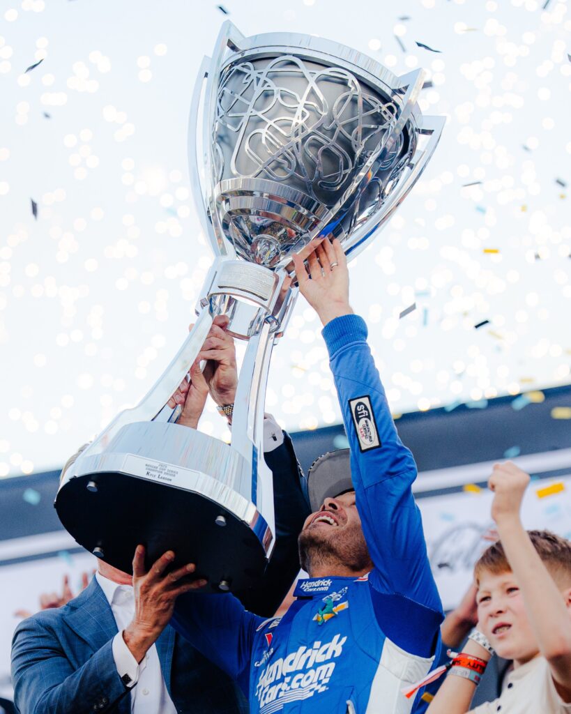 Segundo título de NASCAR para Larson/Imagen: X (@NASCAR)