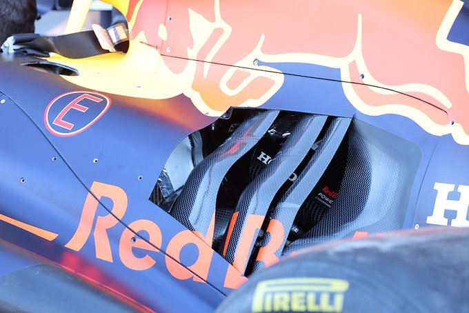 HONDA CIERRA SU CICLO CON RED BULL EN LA F1