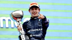 ANTONELLI ARRASA EN SUZUKA Y LIDERA LA F1