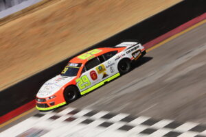 SE LE ESCAPÓ EL PODIO A KOKE DE LA PARRA 🏁