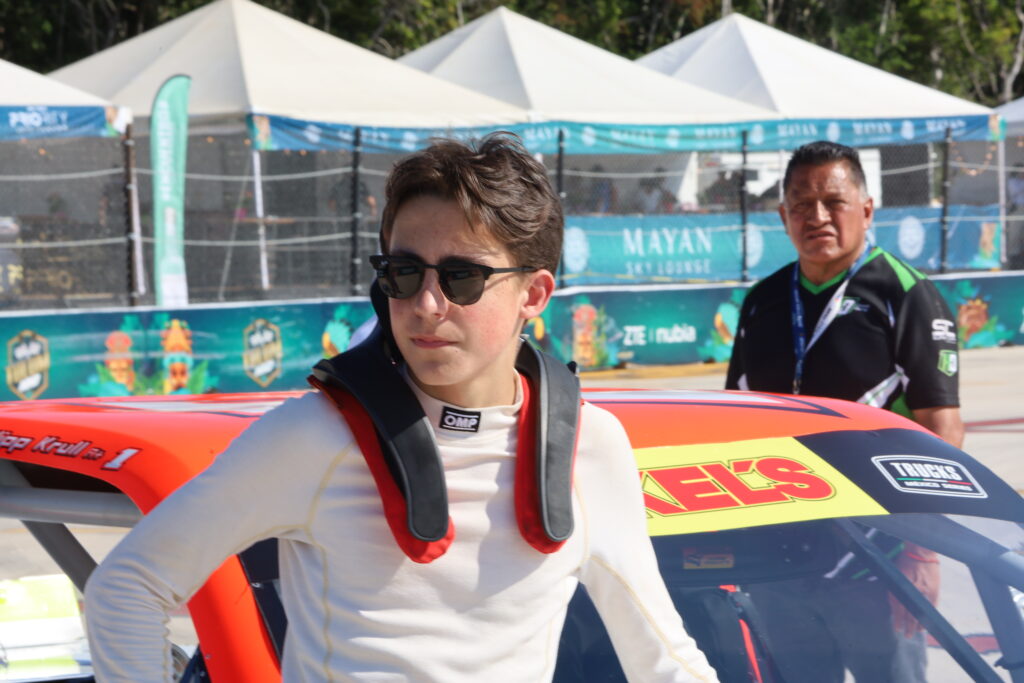 JAN PHILIPP KRÜLL ROZA EL PODIO EN LA TULUM 100