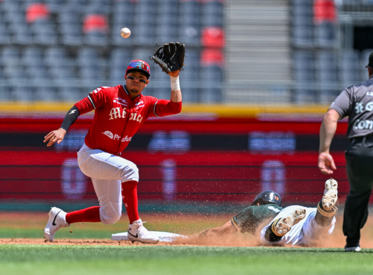 PERICOS LE PEGAN A DIABLOS