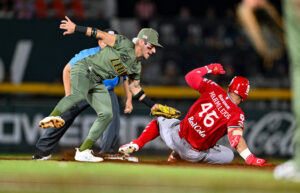 LEONES DOMAN A DIABLOS