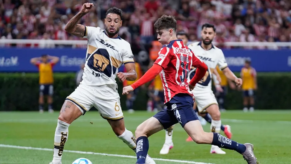 CHIVAS SE ESCAPA… Y LA LIGA MX ARDE