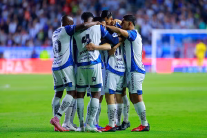 PACHUCA DEJÓ VIVO A PUMAS
