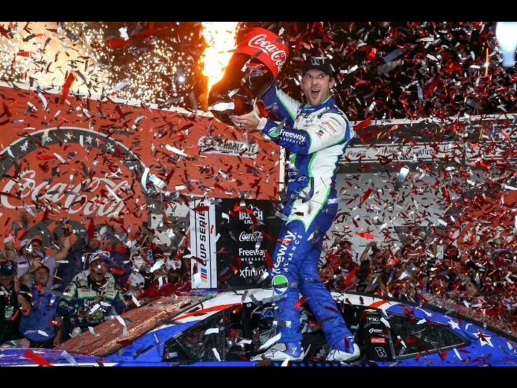 SUÁREZ CONQUISTA CHARLOTTE Y DEDICA SU TRIUNFO A KYLE BUSCH
