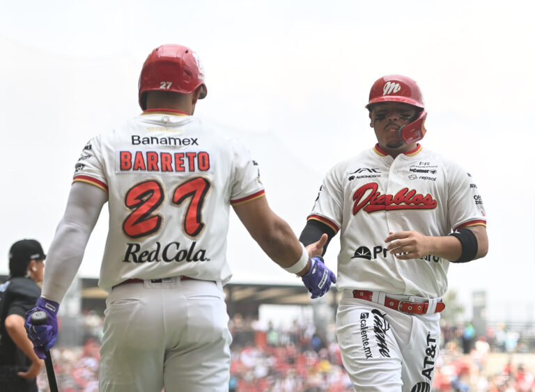 DIABLOS HUMILLA A TIGRES CON PALIZA DE 15 CARRERAS