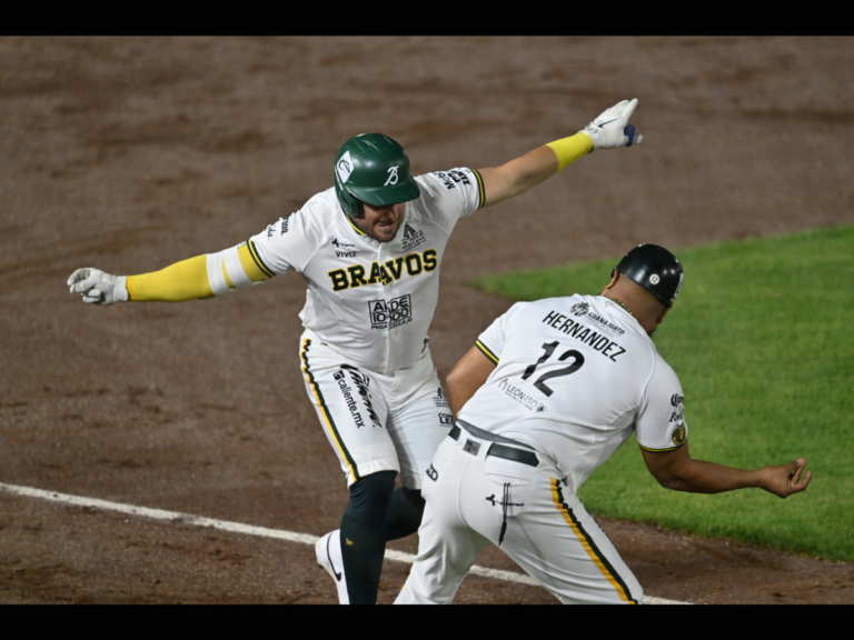 BRAVOS APALEA A DIABLOS EN LA FORTALEZA