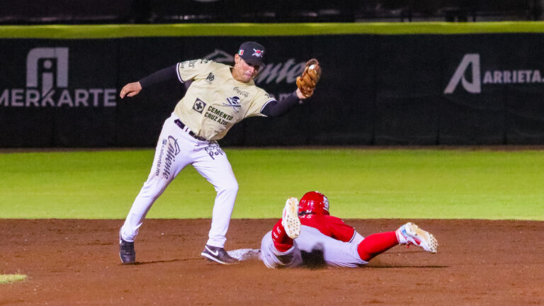 PIRATAS LE ROBA LA NOCHE A DIABLOS