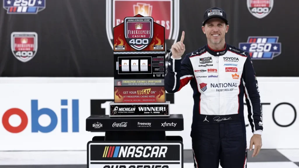 HAMLIN HACE HISTORIA EN MICHIGAN Y DEDICA SU TRIUNFO A KYLE BUSCH