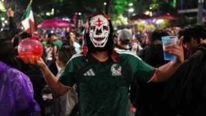 AFICIÓN MEXICANA LLEVA “SERENATA” AL HOTEL DE ECUADOR