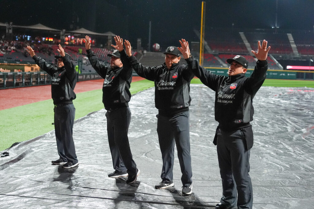 LA LLUVIA EN CDMX SUSPENDE JUEGO DE BEISBOL