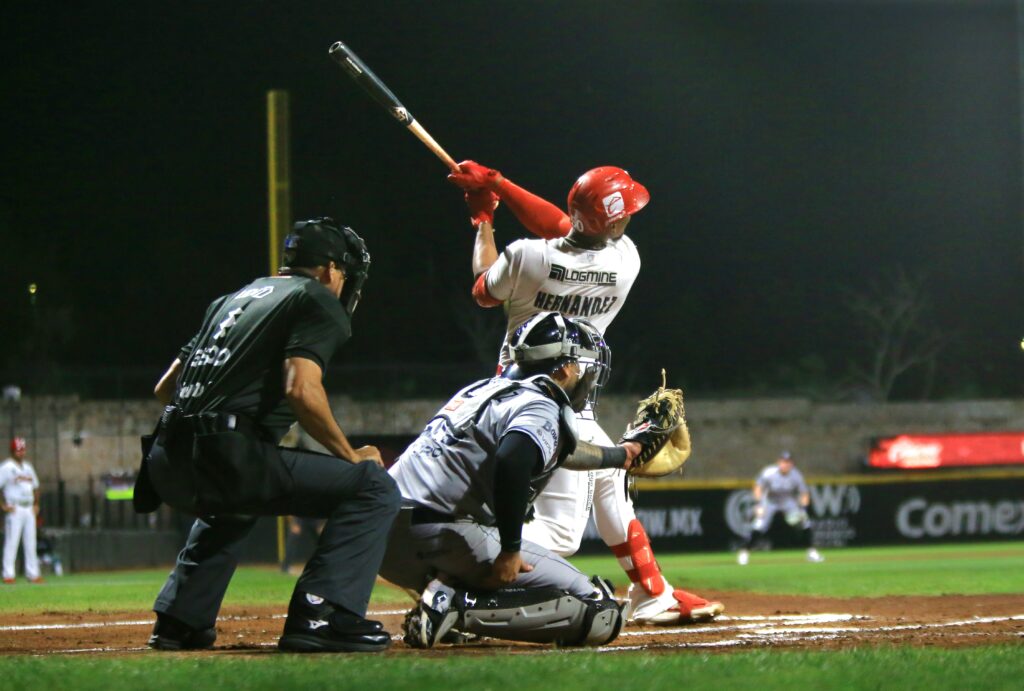 TOROS Y SULTANES PEGAN PRIMERO EN EL NORTE