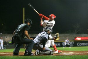 TOROS Y SULTANES PEGAN PRIMERO EN EL NORTE