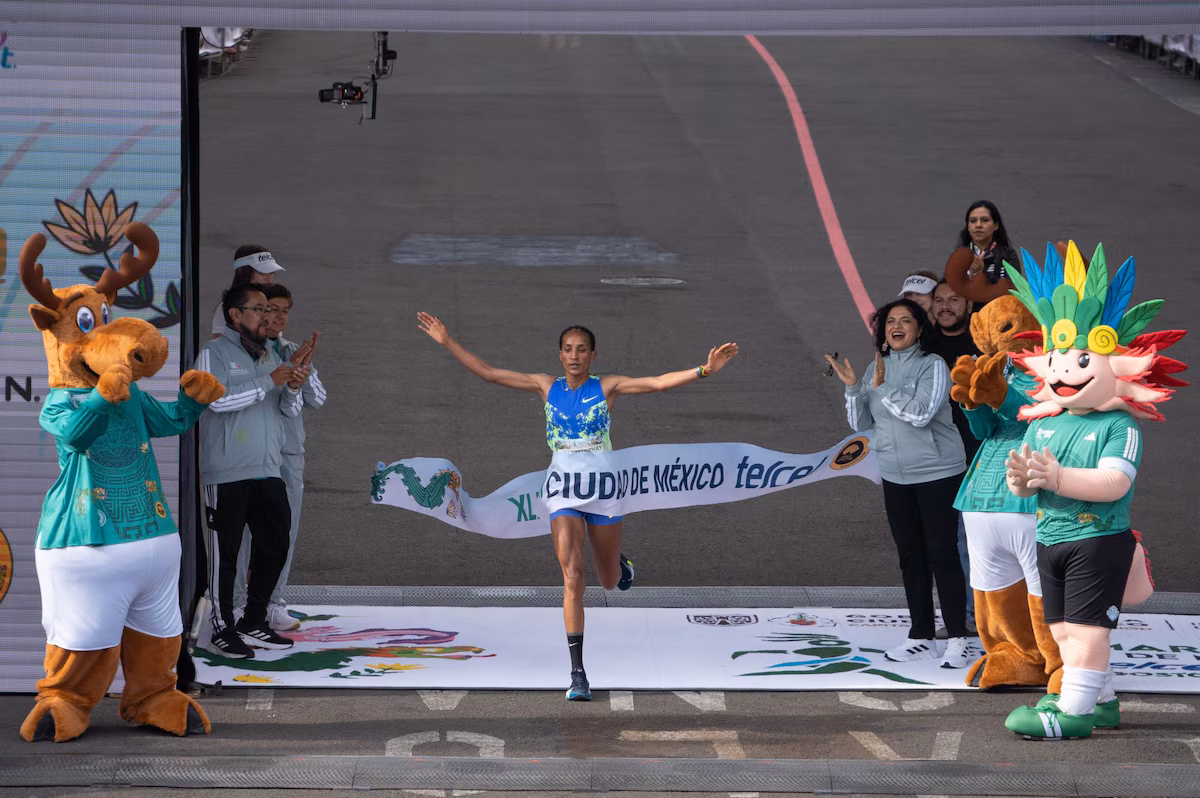CRISTHIAN PACHECO CONQUISTA EL MARATÓN DE LA CIUDAD DE MÉXICO 2026