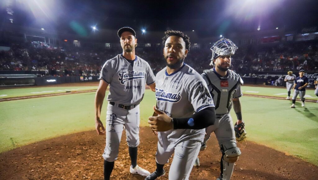 SULTANES BLANQUEA A TOROS Y EMPATA LA FINAL DEL NORTE