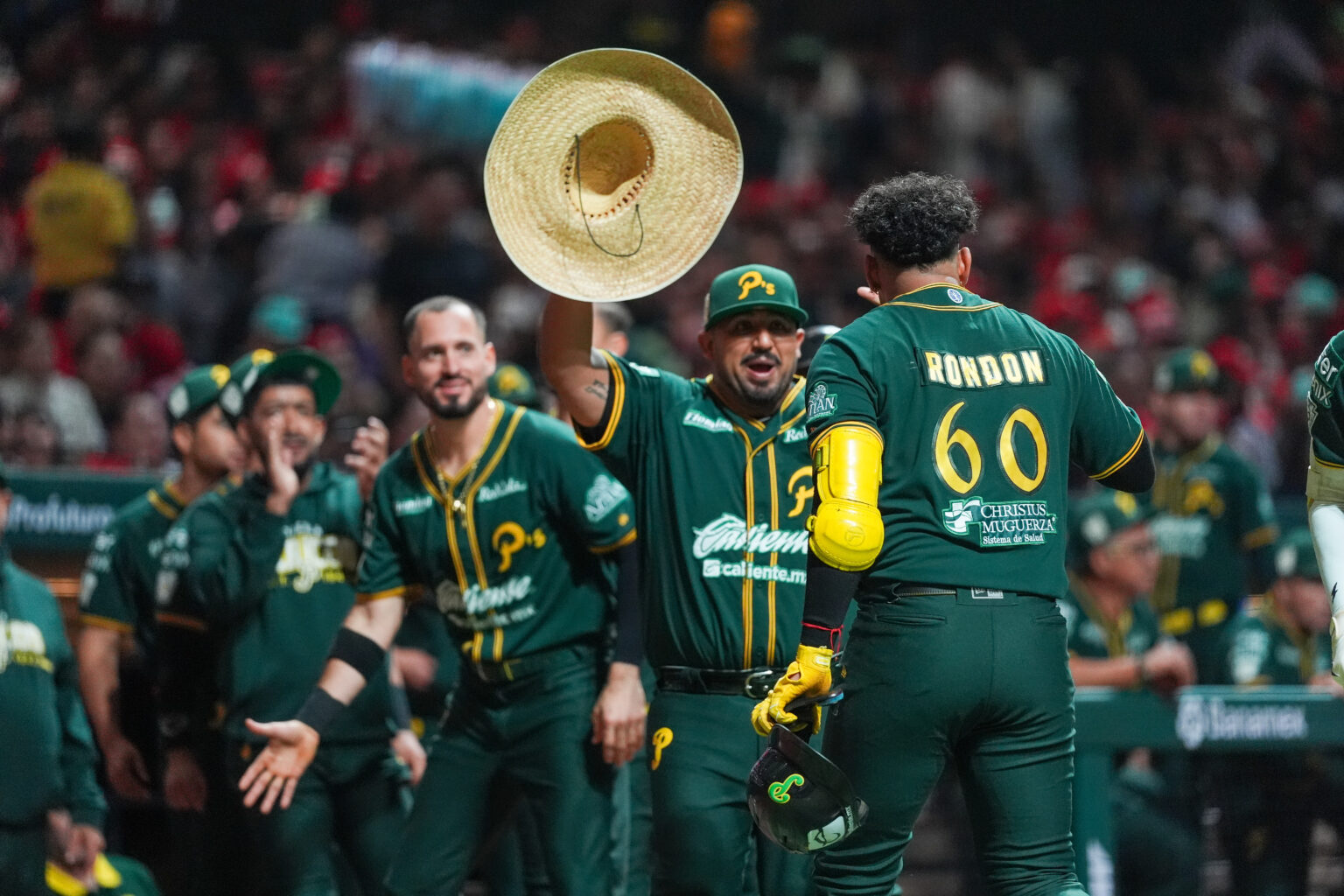 PERICOS TOMA VENTAJA Y LAS SERIES DE ZONA SE APRIETAN