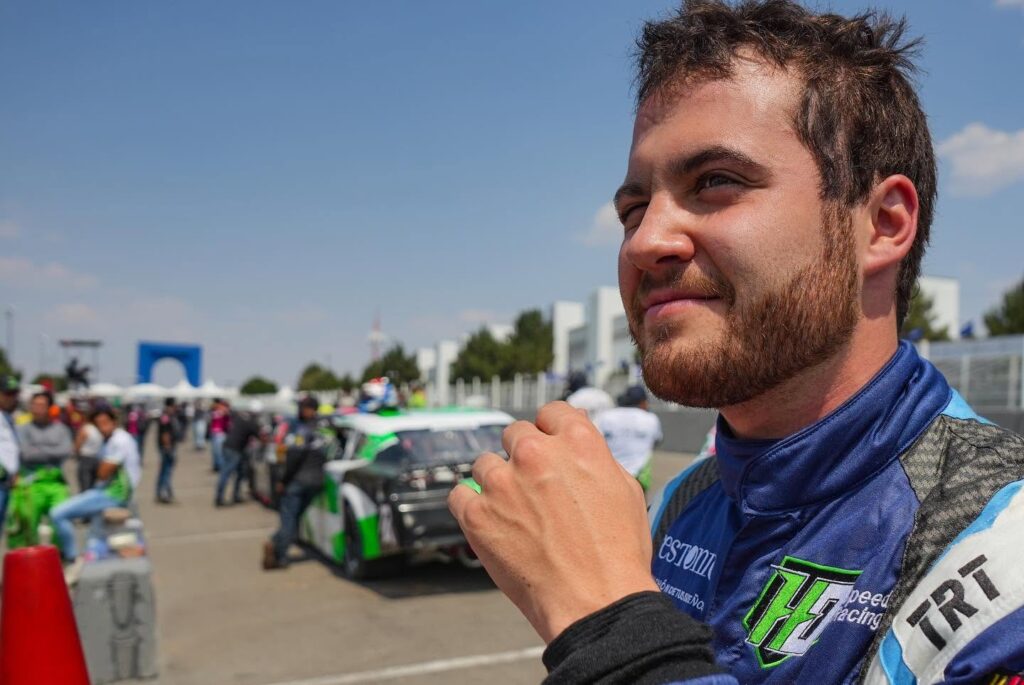GIANCARLO VECCHI REMONTA TRAS FALLA DE NEUMÁTICO Y GANA EN CHALLENGE SERIES