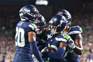 SEATTLE REMONTA EN EL INICIO DE LA NFL