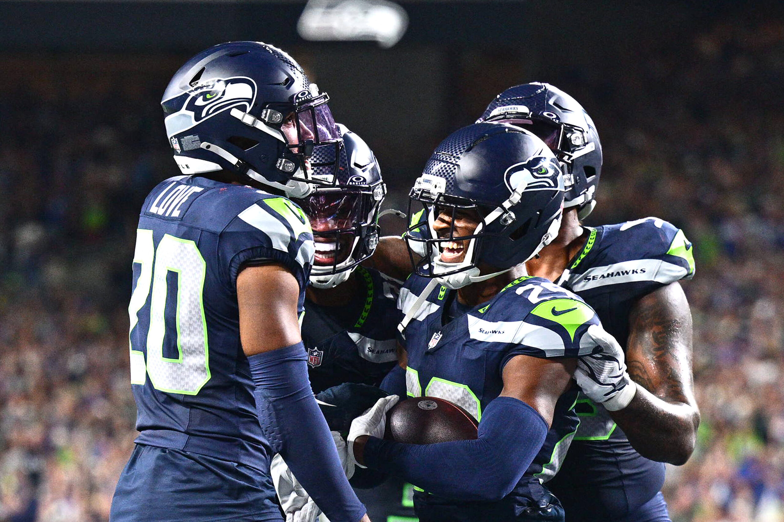 SEATTLE REMONTA EN EL INICIO DE LA NFL