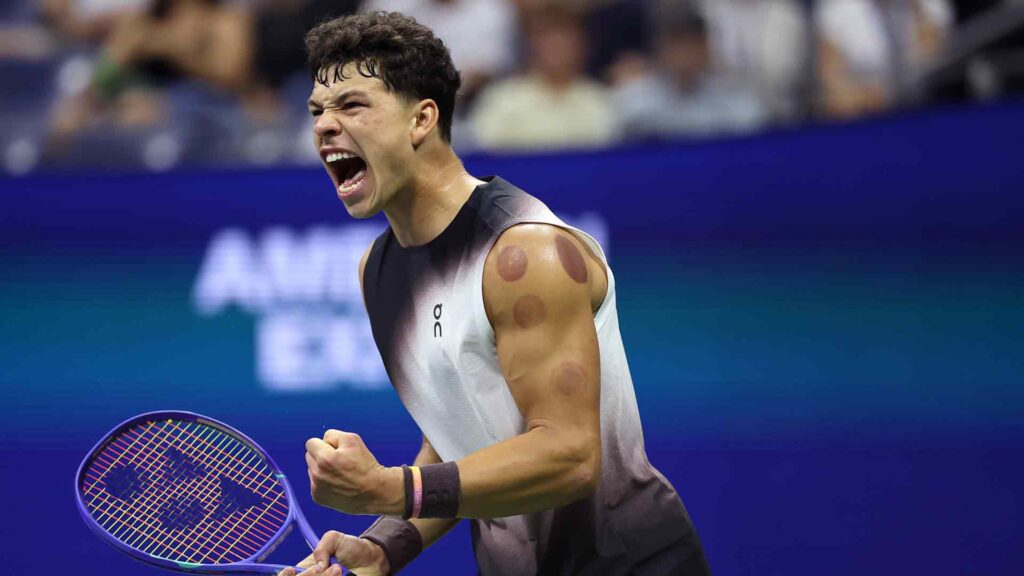 SHELTON RESISTE Y AVANZA EN EL US OPEN