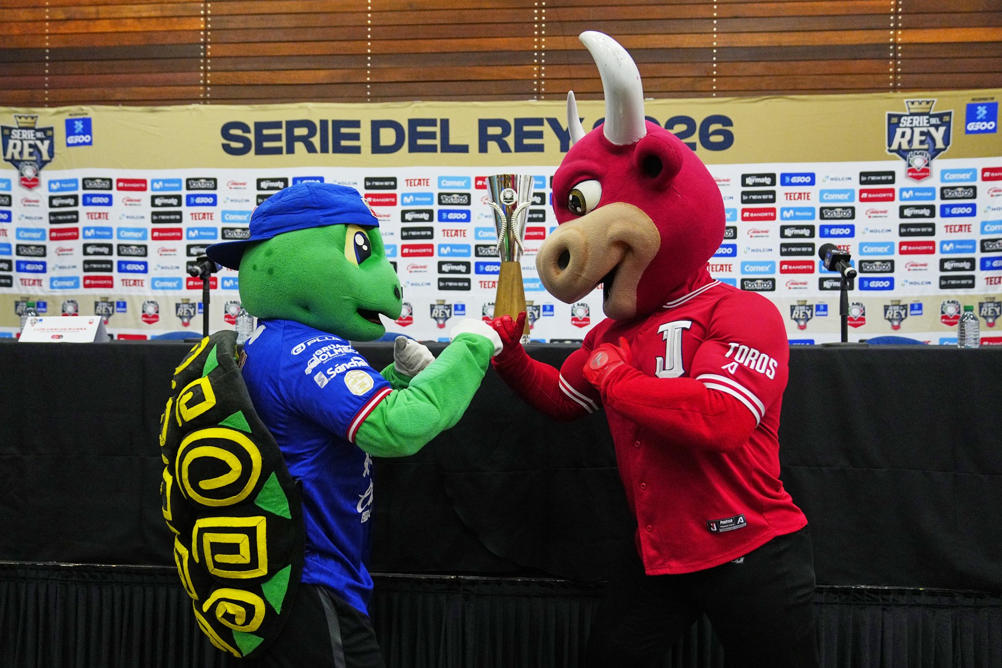 TOROS Y OLMECAS ABREN LA SERIE DEL REY